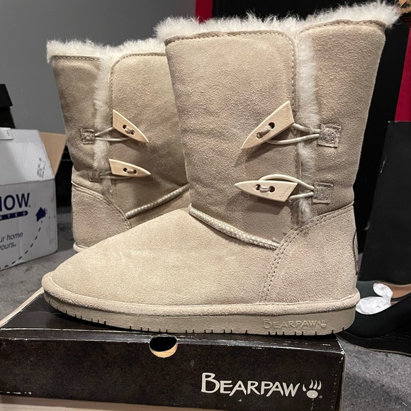 Bearpaw Abigail Boots with Box - Picture 2 of 7